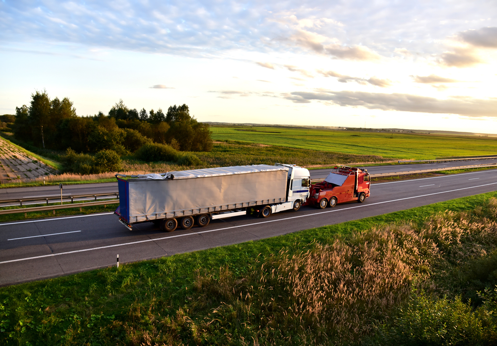 How Heavy Duty Towing Supports the Local Economy in Pine Bluff